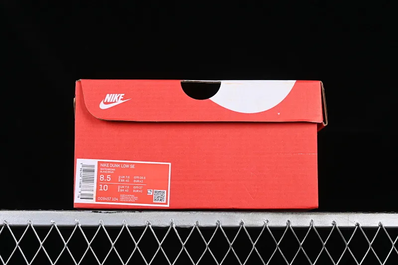 All categories Nk SB Dunk Series Nk SB Dunk Low low-top sneakers Cost-effective version Nk SB Dunk Low triple overlap hook SB low-top sports and leisure sneakers DO9457-104